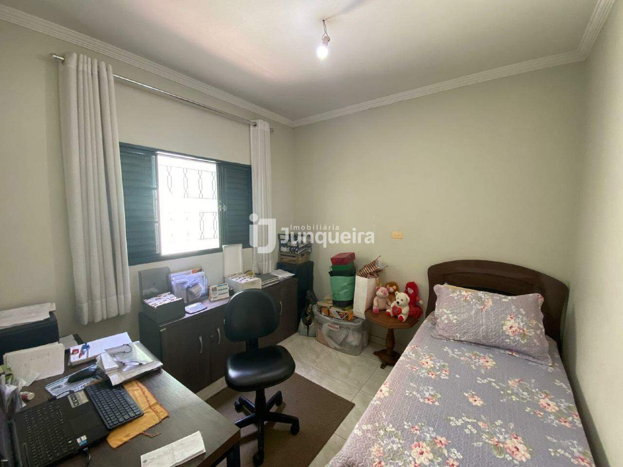 Casa à venda, 3 quartos, sendo 1 suíte, 2 vagas, no bairro Conjunto Residencial Mário Dedini em Piracicaba - SP