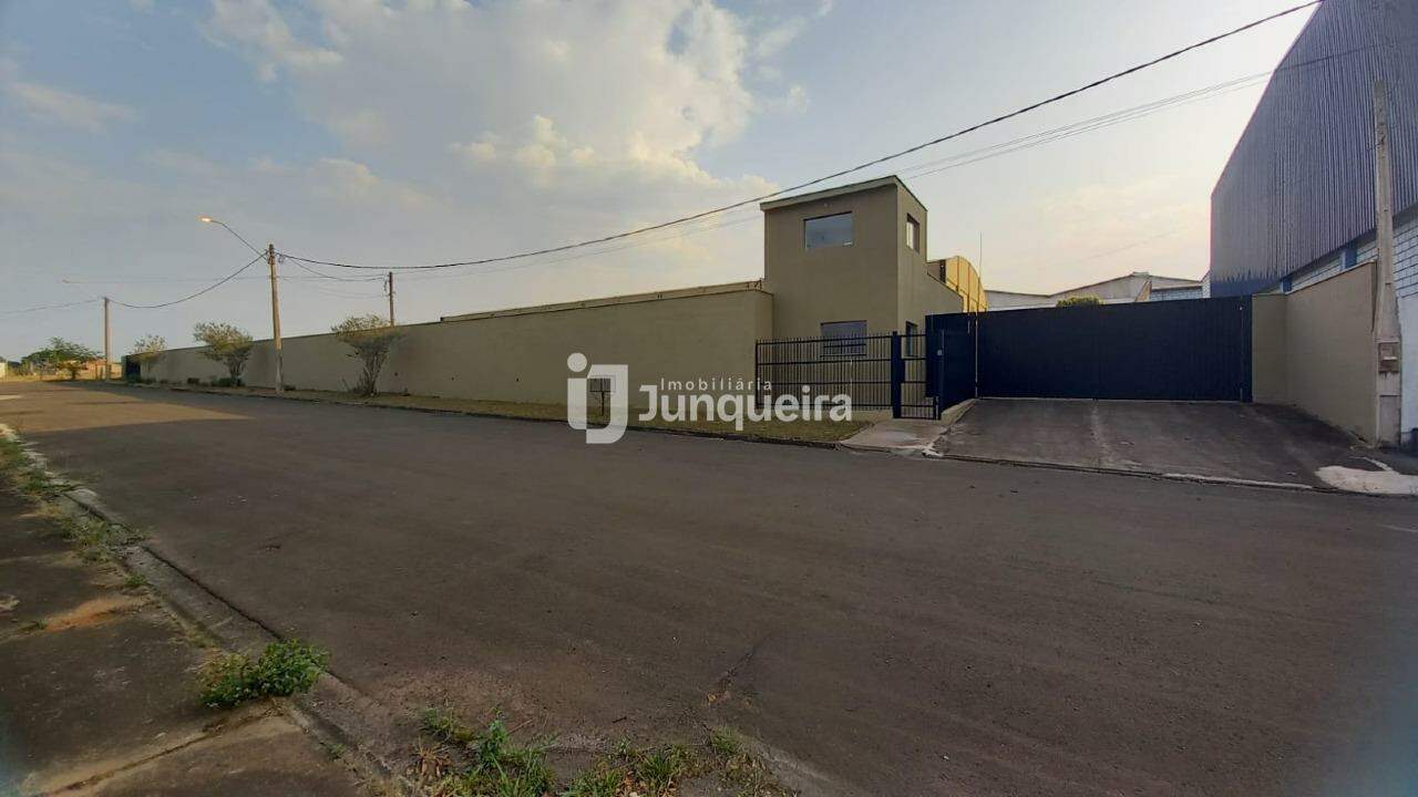 Galpão à venda, no bairro Distrito Industrial II em Charqueada - SP