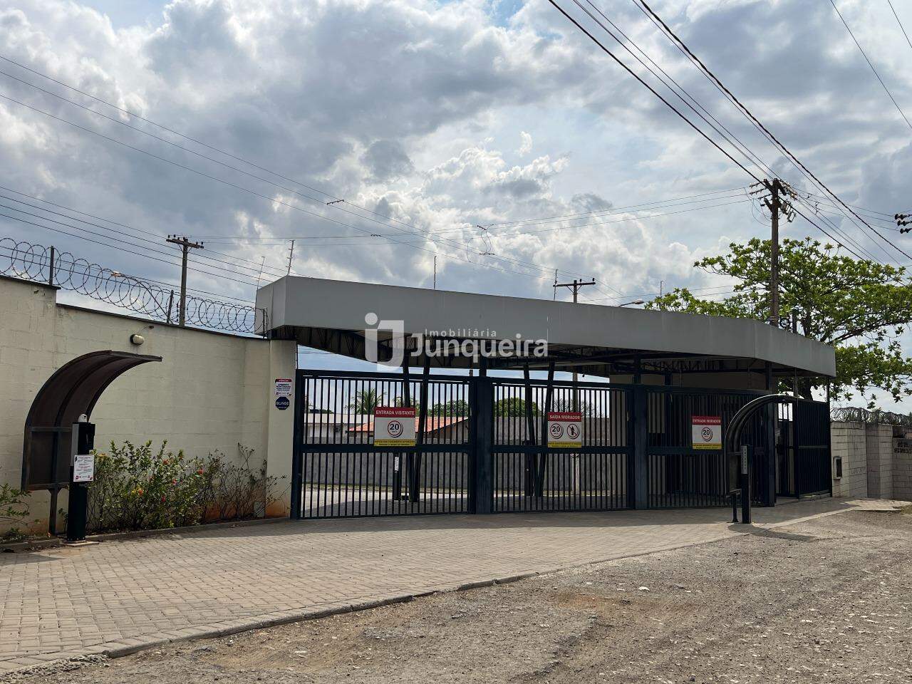 Casa em Condomínio à venda no Campestre, 4 quartos, sendo 2 suítes, 6 vagas, no bairro Campestre em Piracicaba - SP