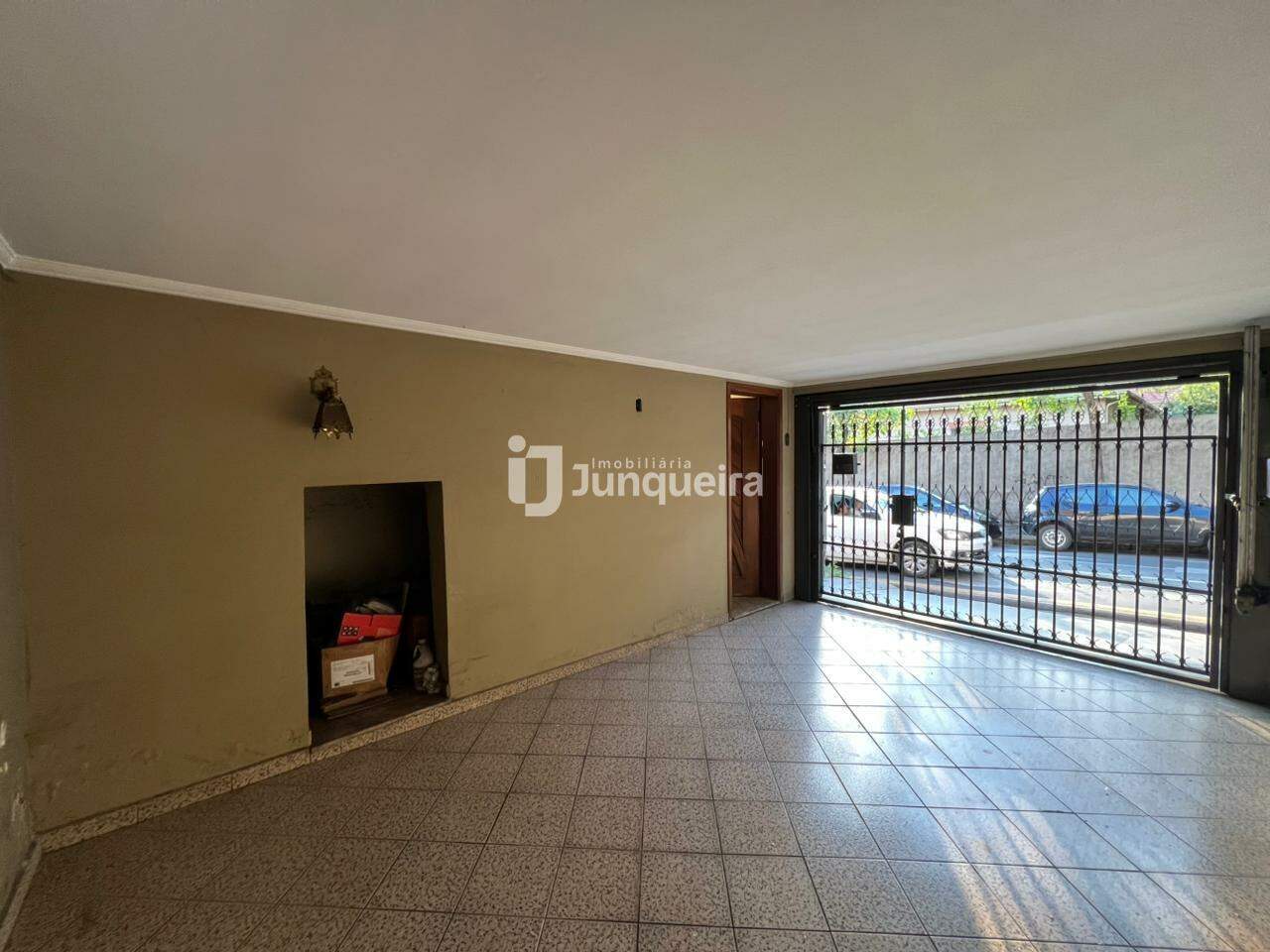 Casa para alugar, 3 quartos, sendo 1 suíte, 1 vaga, no bairro Alto em Piracicaba - SP