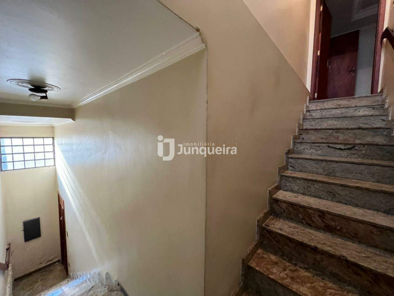 Casa para alugar, 3 quartos, sendo 1 suíte, 1 vaga, no bairro Alto em Piracicaba - SP