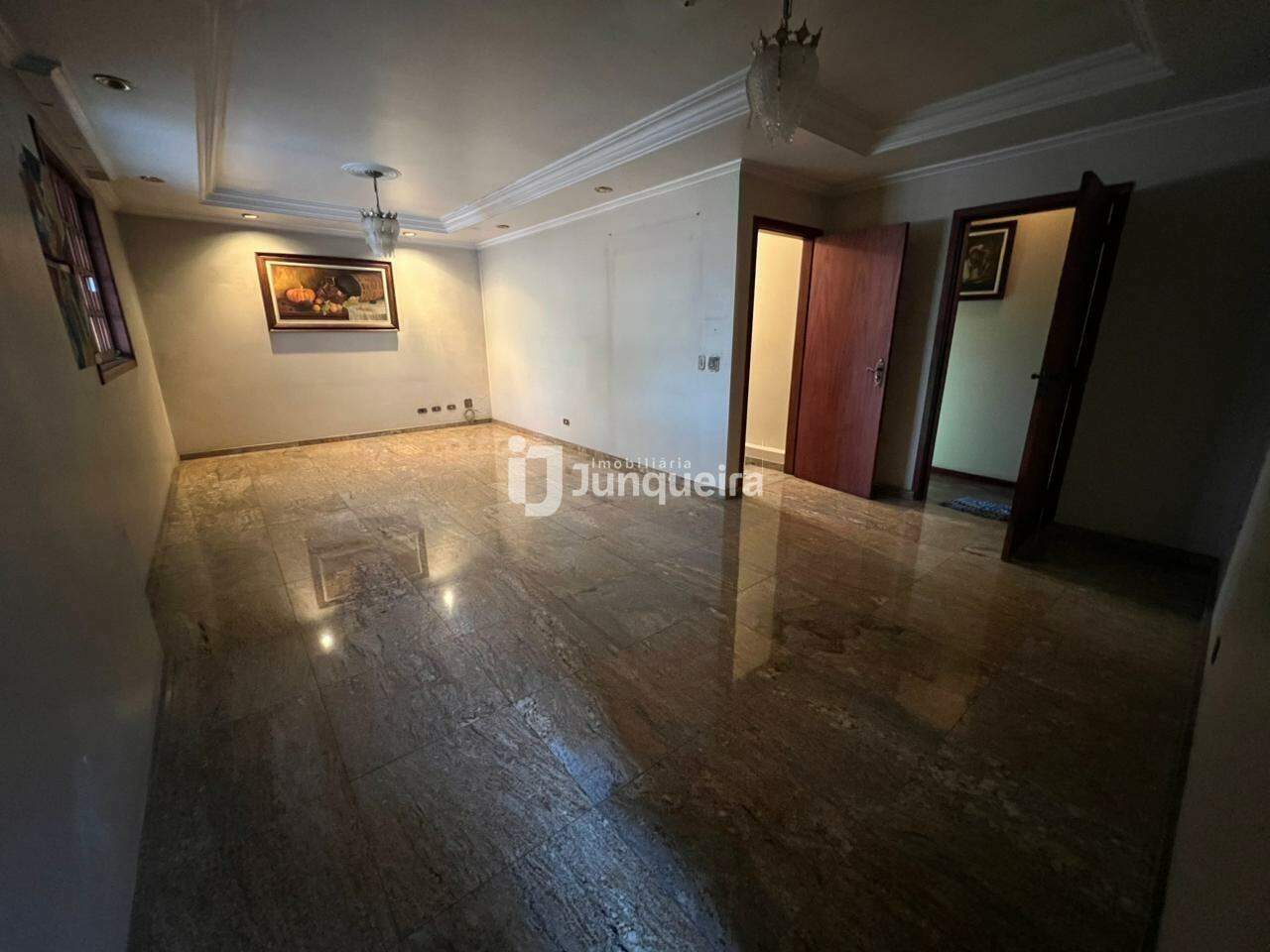 Casa para alugar, 3 quartos, sendo 1 suíte, 1 vaga, no bairro Alto em Piracicaba - SP