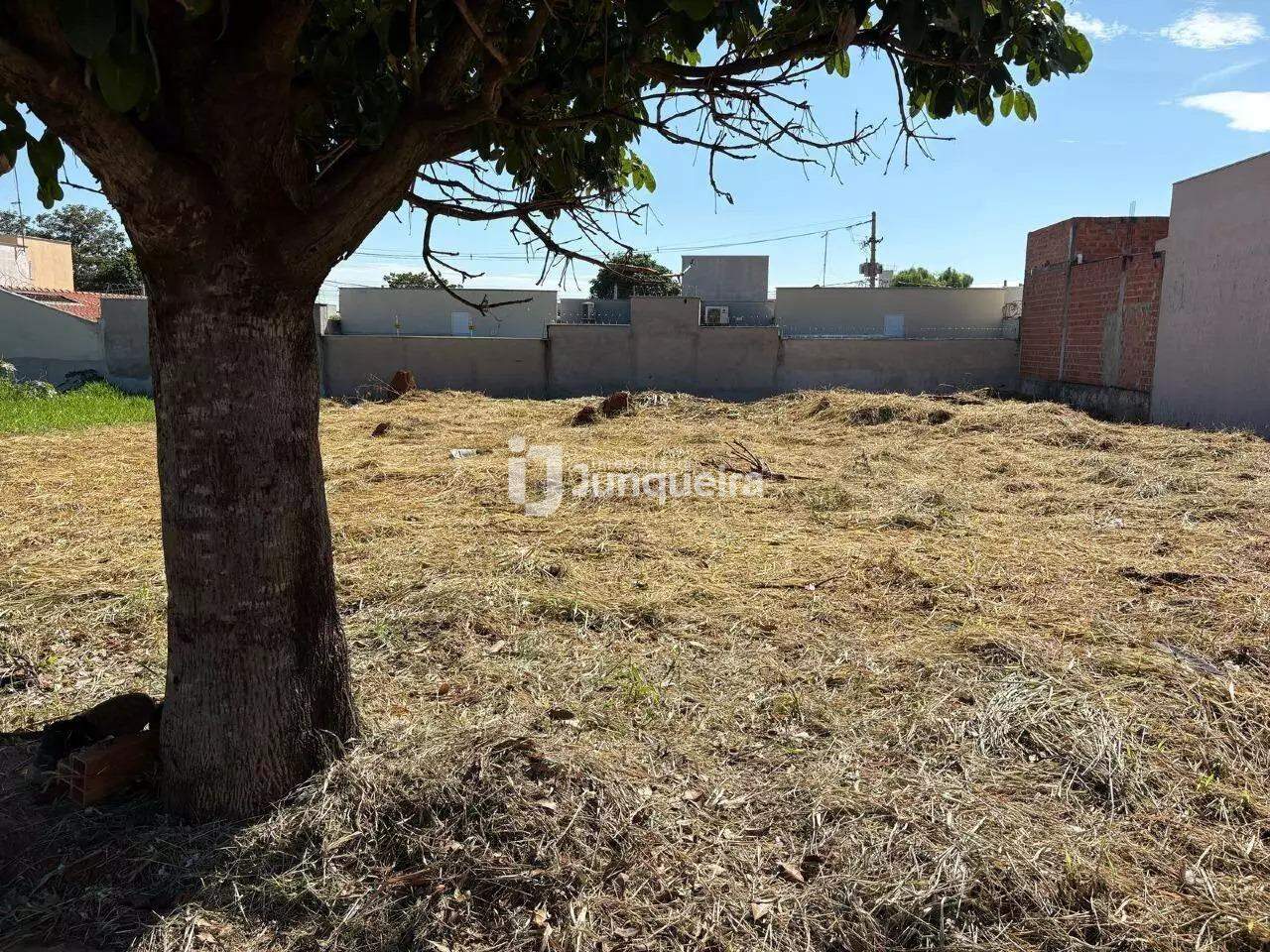 Terreno à venda, no bairro Água Branca em Piracicaba - SP
