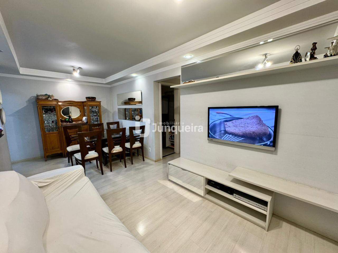 Apartamento à venda no Residencial Jardins, 3 quartos, sendo 1 suíte, 2 vagas, no bairro Dois Córregos em Piracicaba - SP