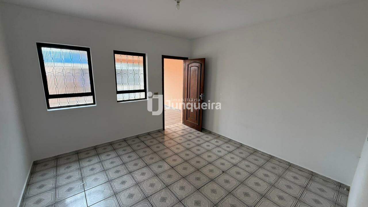 Casa para alugar, 2 quartos, 1 vaga, no bairro Santa Terezinha em Piracicaba - SP