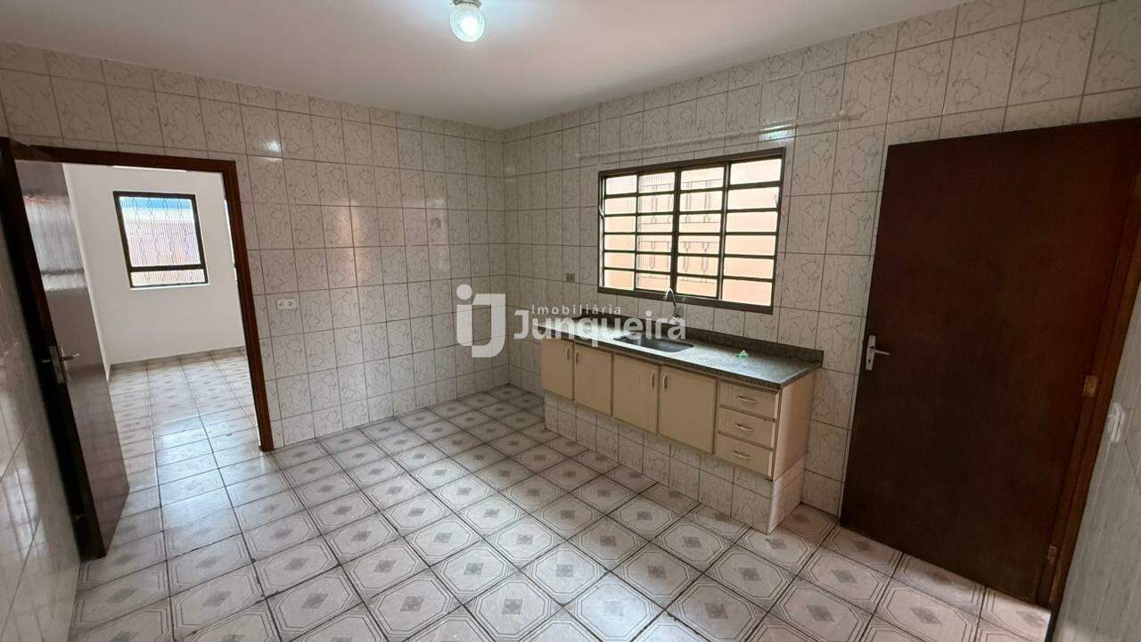 Casa para alugar, 2 quartos, 1 vaga, no bairro Santa Terezinha em Piracicaba - SP