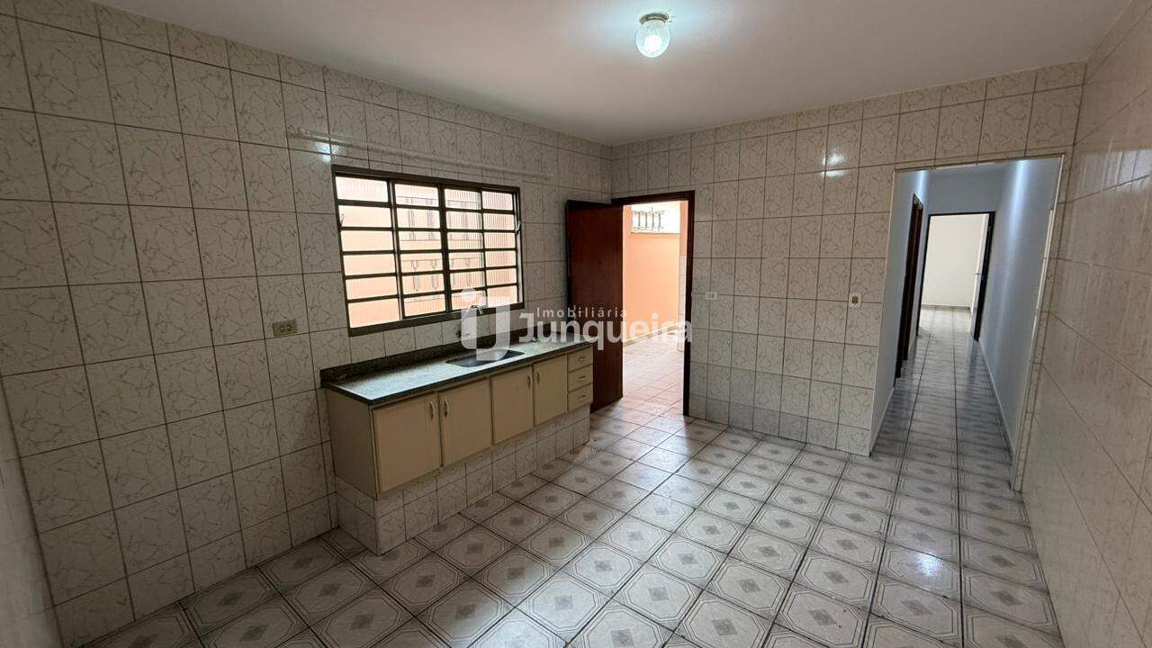 Casa para alugar, 2 quartos, 1 vaga, no bairro Santa Terezinha em Piracicaba - SP