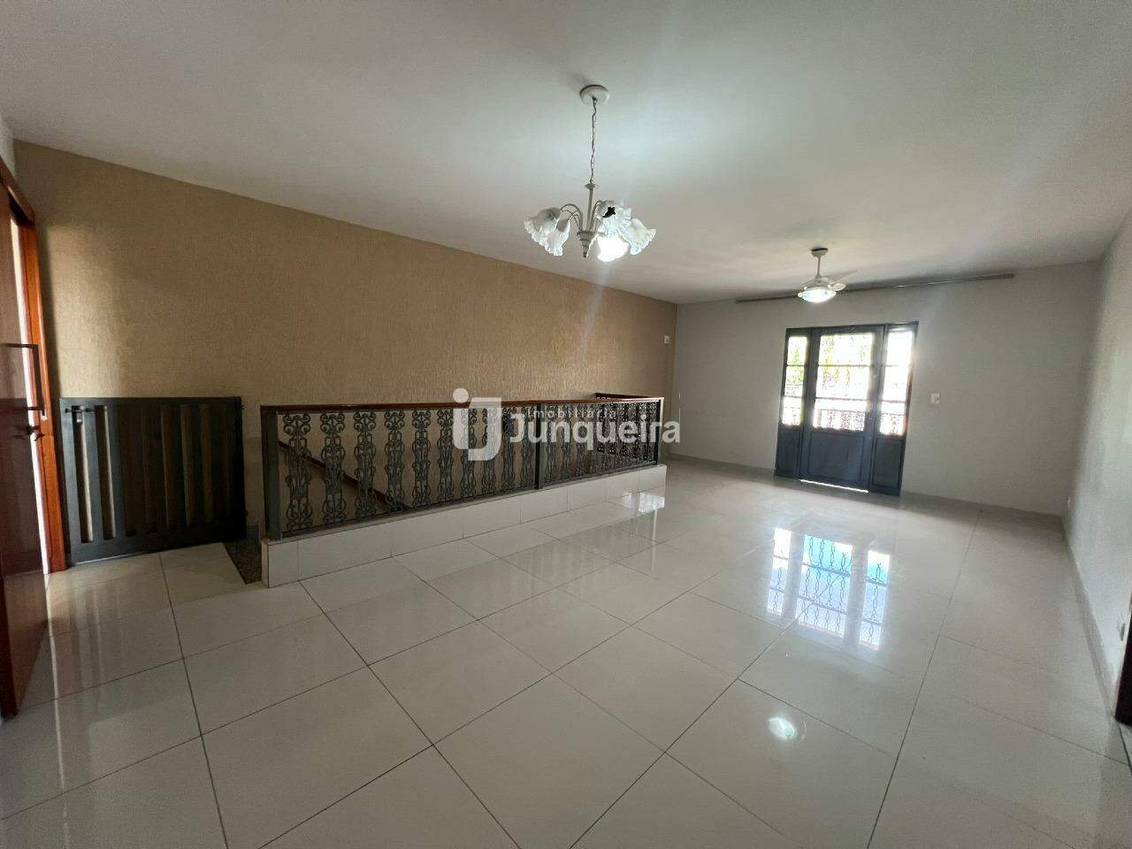 Casa para alugar, 3 quartos, sendo 1 suíte, 1 vaga, no bairro Jaraguá em Piracicaba - SP