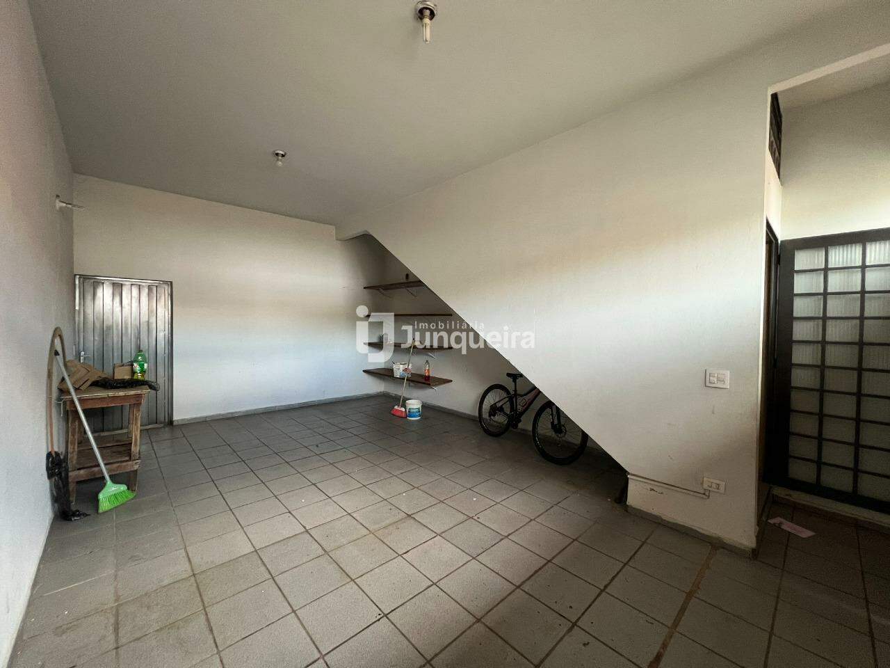Casa para alugar, 3 quartos, sendo 1 suíte, 1 vaga, no bairro Jaraguá em Piracicaba - SP