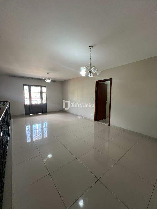 Casa para alugar, 3 quartos, sendo 1 suíte, 1 vaga, no bairro Jaraguá em Piracicaba - SP