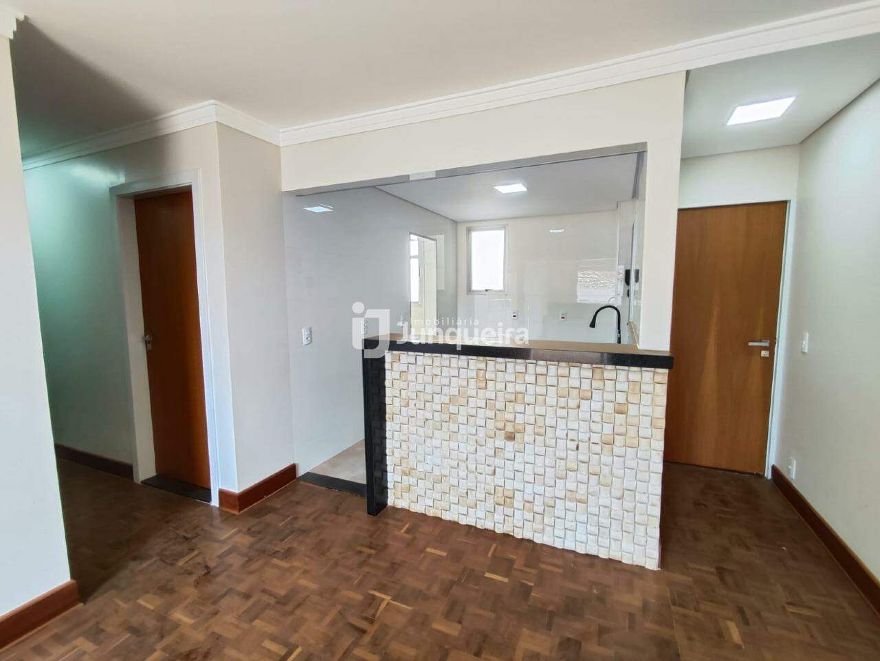 Apartamento à venda no Residencial Serafina Luca Marino, 3 quartos, sendo 1 suíte, 2 vagas, no bairro centro rio das pedras em Rio das Pedras - SP