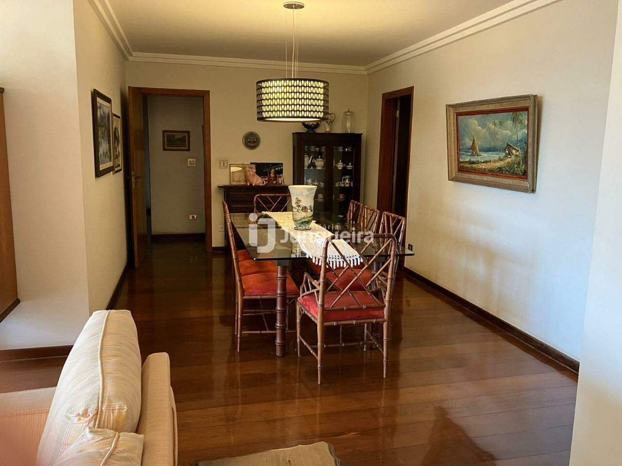 Apartamento à venda no Edifício Panorama, 4 quartos, sendo 1 suíte, 2 vagas, no bairro Centro em Piracicaba - SP