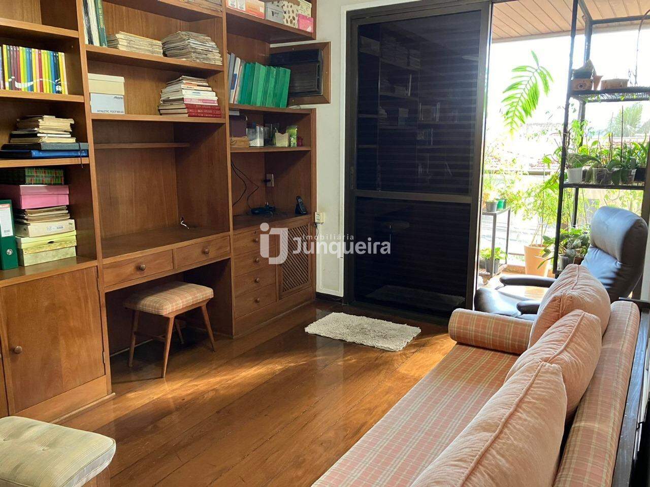 Apartamento à venda no Edifício Panorama, 4 quartos, sendo 1 suíte, 2 vagas, no bairro Centro em Piracicaba - SP