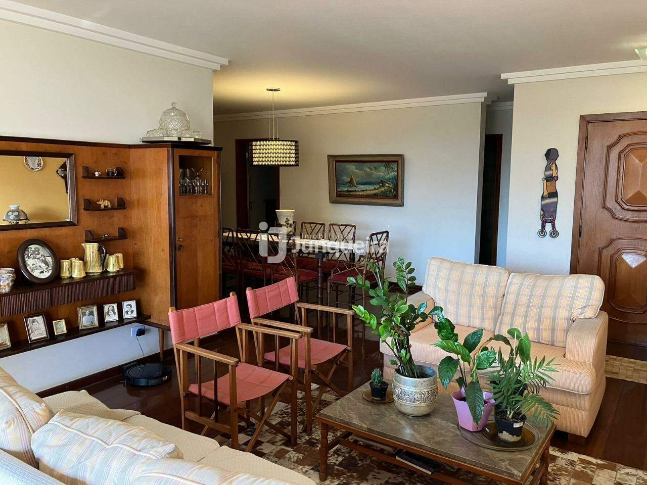 Apartamento à venda no Edifício Panorama, 4 quartos, sendo 1 suíte, 2 vagas, no bairro Centro em Piracicaba - SP