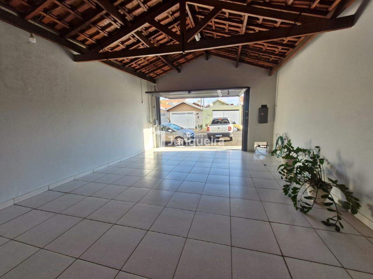 Casa à venda, 2 quartos, 2 vagas, no bairro Ary Coelho em Piracicaba - SP