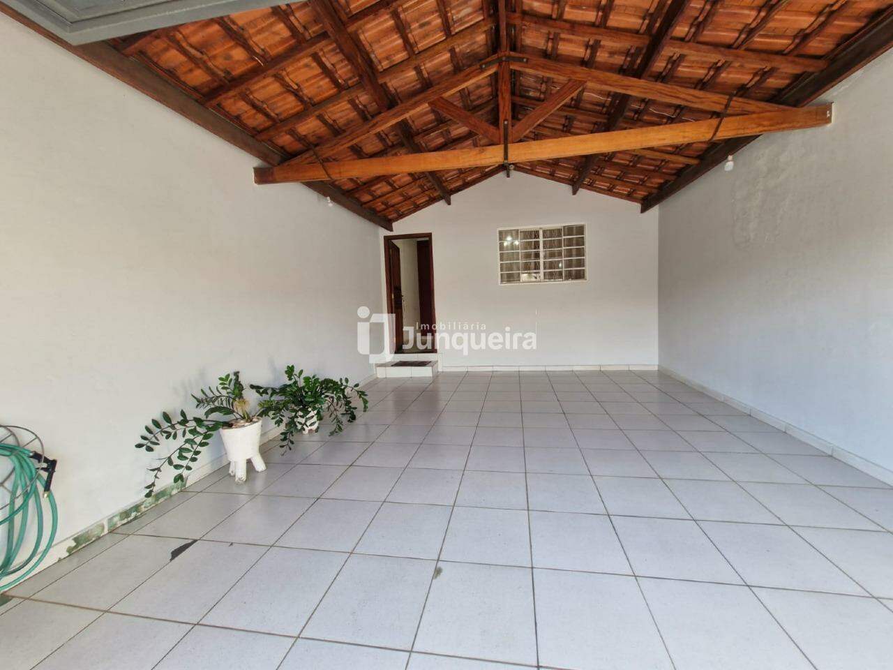 Casa à venda, 2 quartos, 2 vagas, no bairro Ary Coelho em Piracicaba - SP