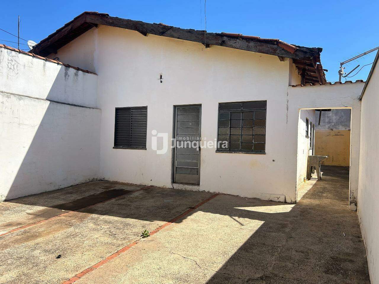 Casa à venda, 2 quartos, 2 vagas, no bairro Nova Pompéia em Piracicaba - SP