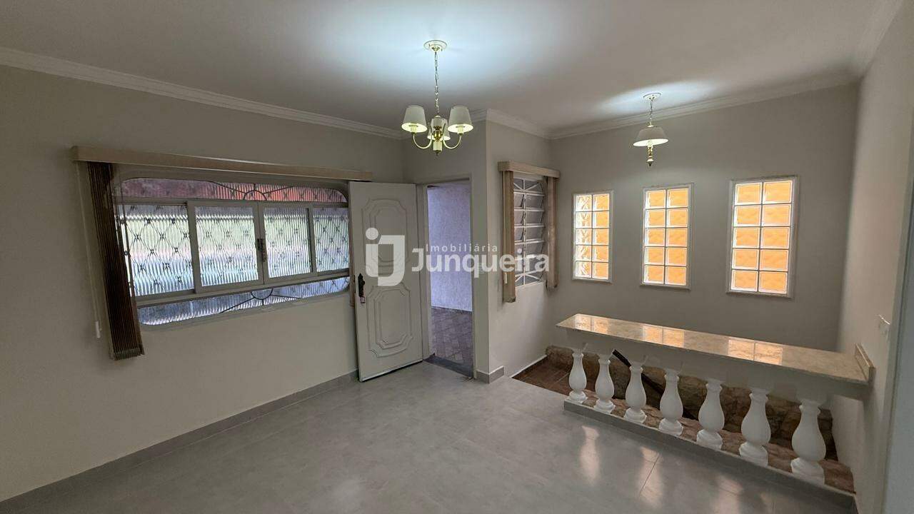 Casa para alugar, 4 quartos, 2 vagas, no bairro Vila Independência em Piracicaba - SP