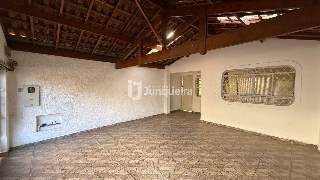Casa para alugar, 4 quartos, 2 vagas, no bairro Vila Independência em Piracicaba - SP