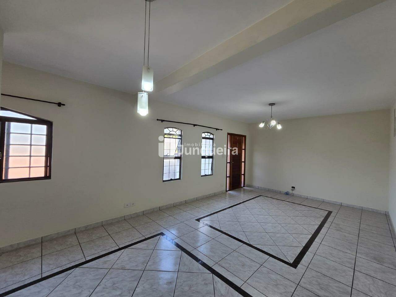 Casa à venda, 3 quartos, sendo 1 suíte, 4 vagas, no bairro Castelinho em Piracicaba - SP