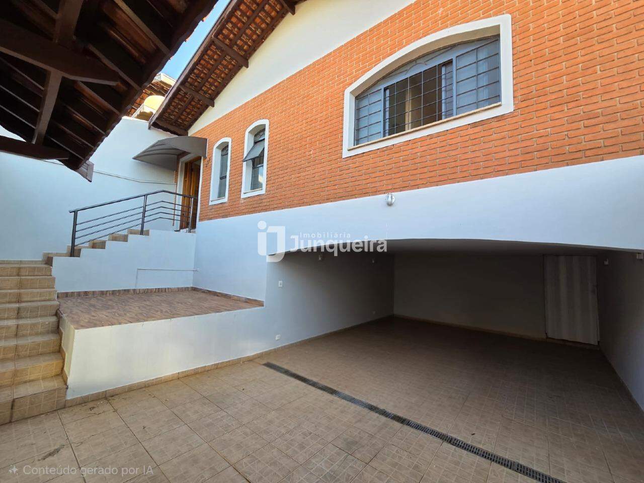 Casa à venda, 3 quartos, sendo 1 suíte, 4 vagas, no bairro Castelinho em Piracicaba - SP