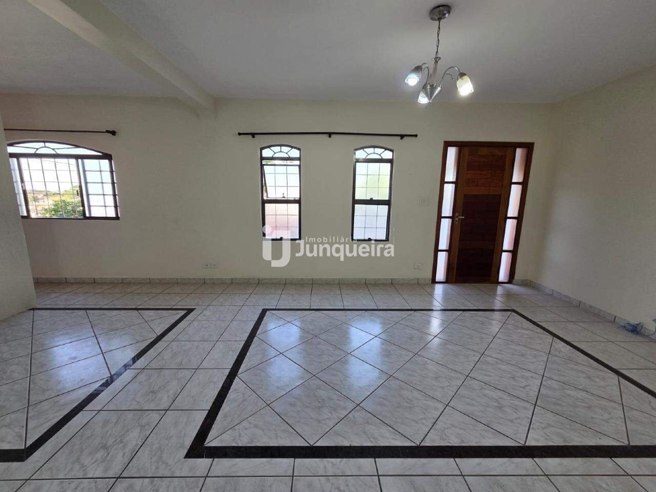 Casa à venda, 3 quartos, sendo 1 suíte, 4 vagas, no bairro Castelinho em Piracicaba - SP