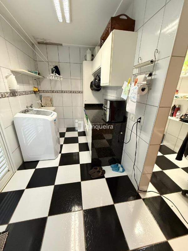 Chácara para alugar, 9 quartos, sendo 7 suítes, 6 vagas, no bairro Dois Córregos em Piracicaba - SP