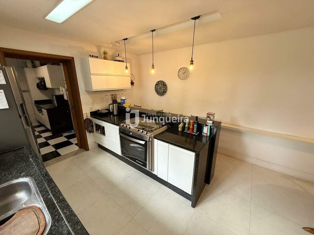 Chácara para alugar, 9 quartos, sendo 7 suítes, 6 vagas, no bairro Dois Córregos em Piracicaba - SP