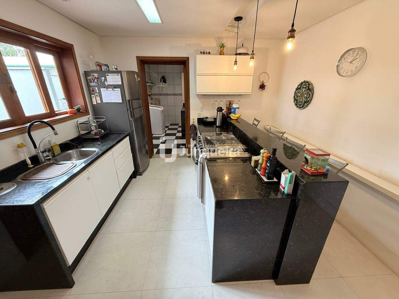 Chácara para alugar, 9 quartos, sendo 7 suítes, 6 vagas, no bairro Dois Córregos em Piracicaba - SP