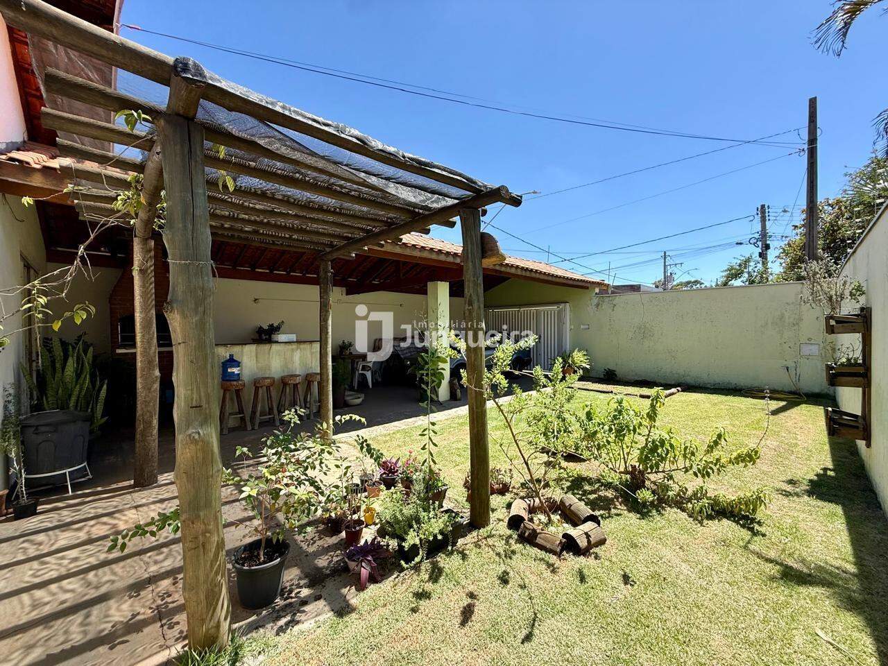 Casa à venda, 3 quartos, sendo 1 suíte, 2 vagas, no bairro Terra Rica em Piracicaba - SP