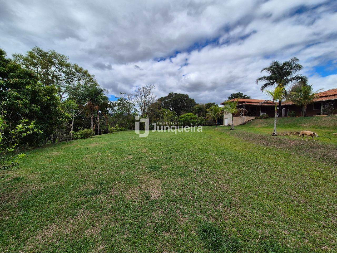 Chácara à venda, 5 quartos, sendo 2 suítes, no bairro Recanto Nobre em Charqueada - SP