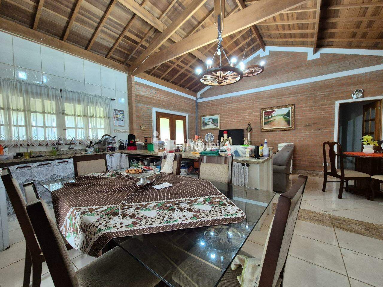 Chácara à venda, 5 quartos, sendo 2 suítes, no bairro Recanto Nobre em Charqueada - SP