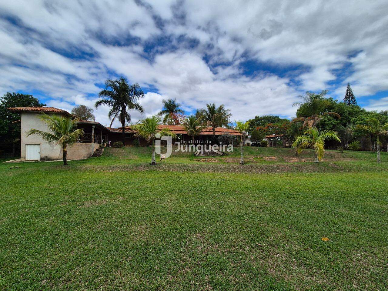 Chácara à venda, 5 quartos, sendo 2 suítes, no bairro Recanto Nobre em Charqueada - SP