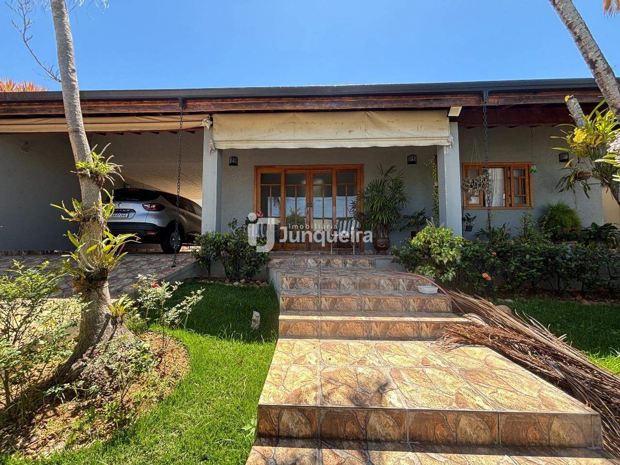 Casa à venda, 3 quartos, sendo 1 suíte, 5 vagas, no bairro Nova Piracicaba em Piracicaba - SP