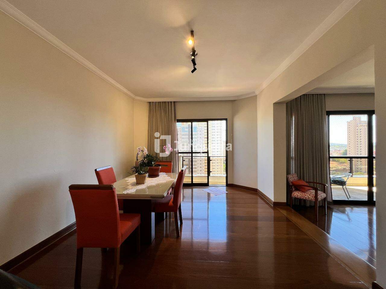 Apartamento à venda no San Marco, 4 quartos, sendo 2 suítes, 3 vagas, no bairro Jardim Elite em Piracicaba - SP