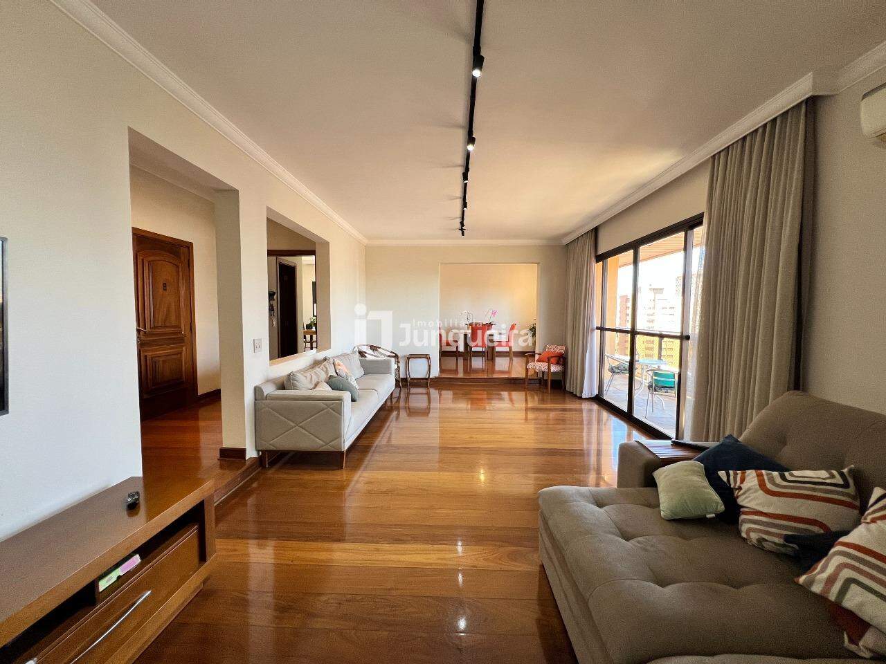 Apartamento à venda no San Marco, 4 quartos, sendo 2 suítes, 3 vagas, no bairro Jardim Elite em Piracicaba - SP