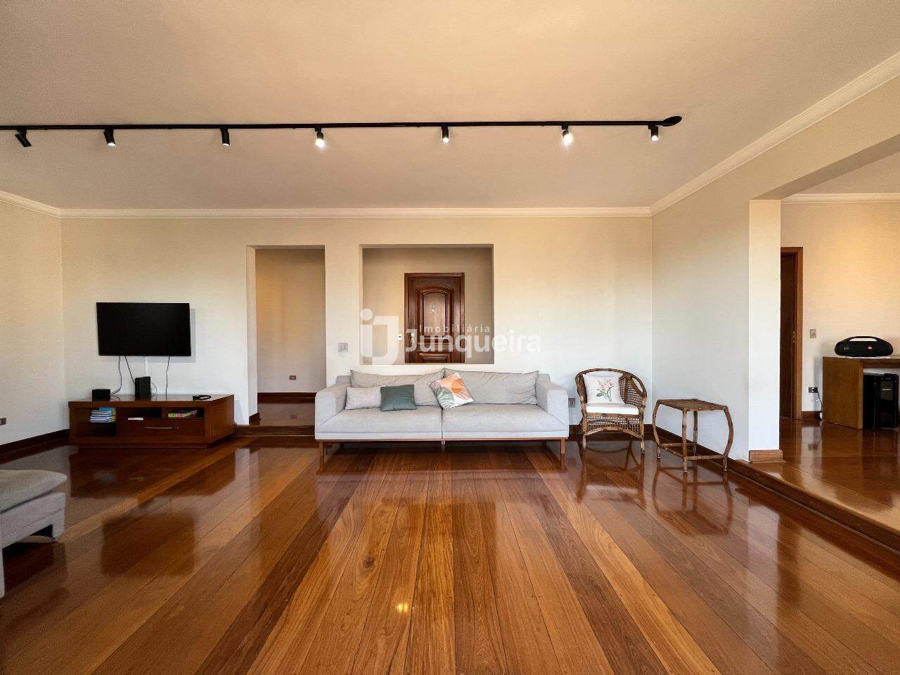 Apartamento à venda no San Marco, 4 quartos, sendo 2 suítes, 3 vagas, no bairro Jardim Elite em Piracicaba - SP