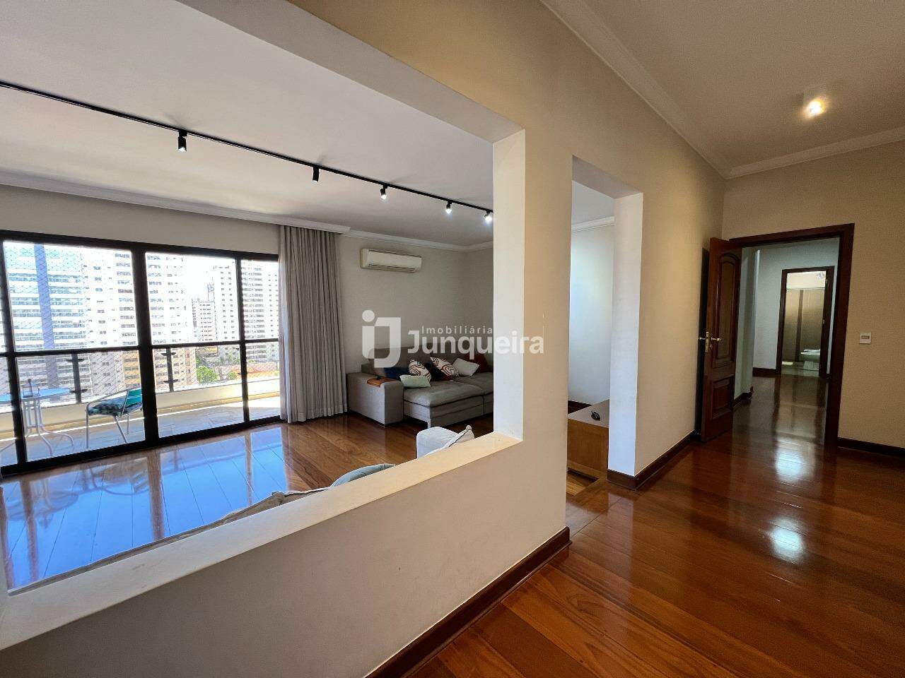 Apartamento à venda no San Marco, 4 quartos, sendo 2 suítes, 3 vagas, no bairro Jardim Elite em Piracicaba - SP