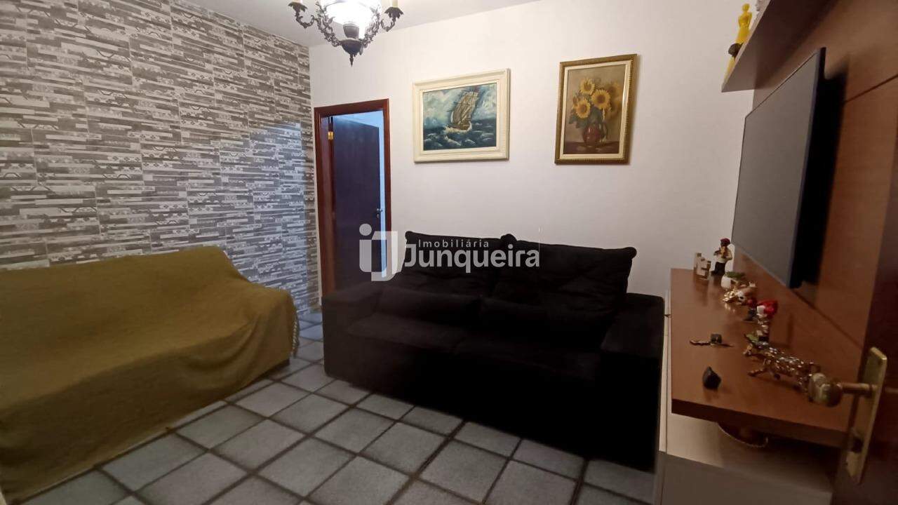 Casa à venda, 3 quartos, sendo 1 suíte, 2 vagas, no bairro Água Branca em Piracicaba - SP