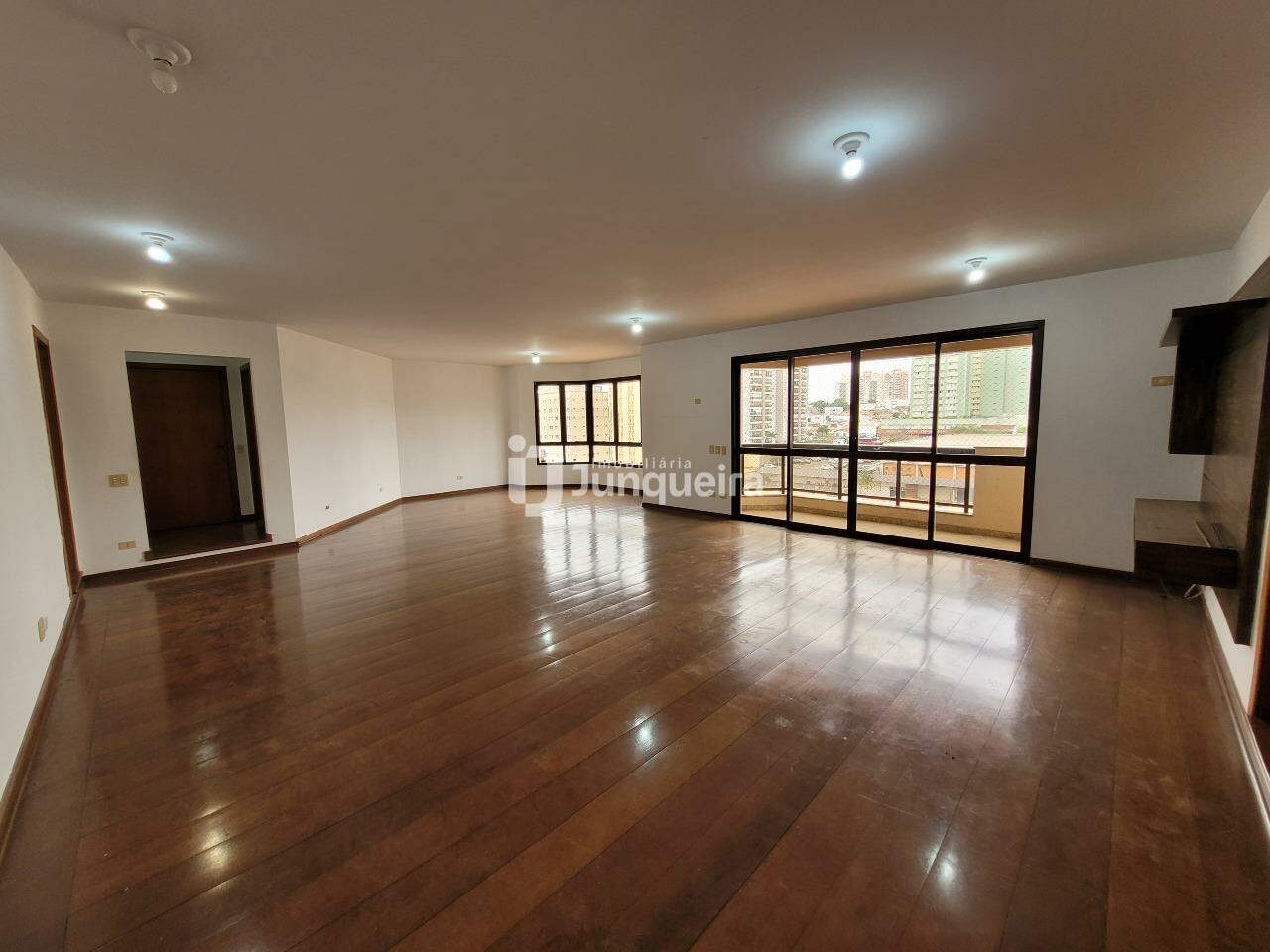 Apartamento para alugar no Cap Ferrat, 4 quartos, sendo 1 suíte, 2 vagas, no bairro Cidade Alta em Piracicaba - SP