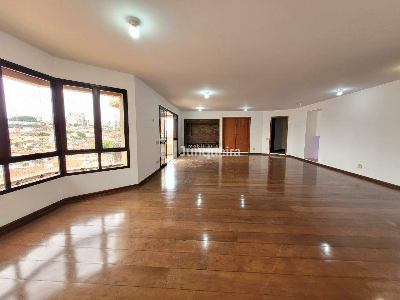 Apartamento para alugar no Cap Ferrat, 4 quartos, sendo 1 suíte, 2 vagas, no bairro Cidade Alta em Piracicaba - SP
