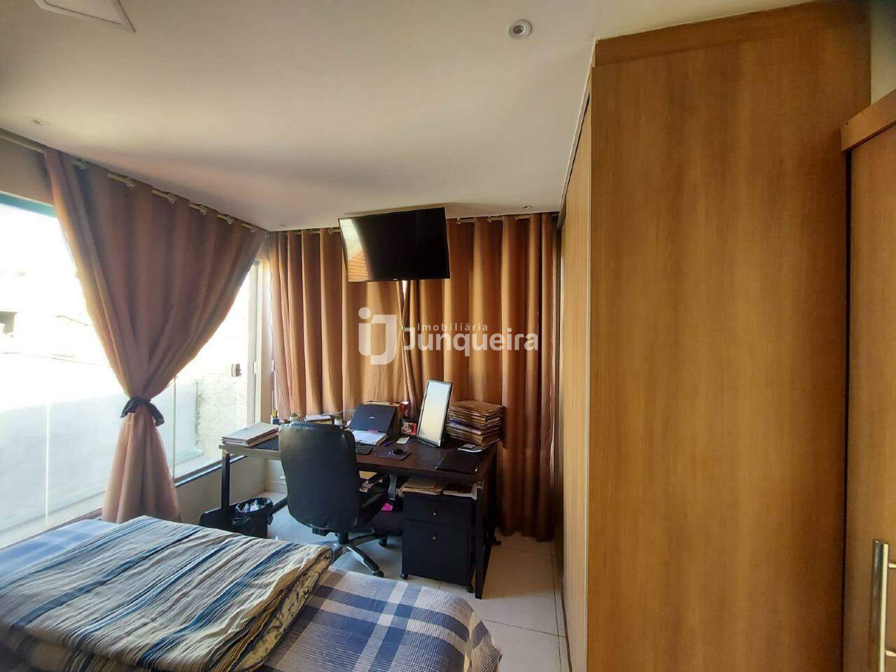 Casa à venda, 3 quartos, sendo 1 suíte, 2 vagas, no bairro Jardim Pacaembu em Piracicaba - SP