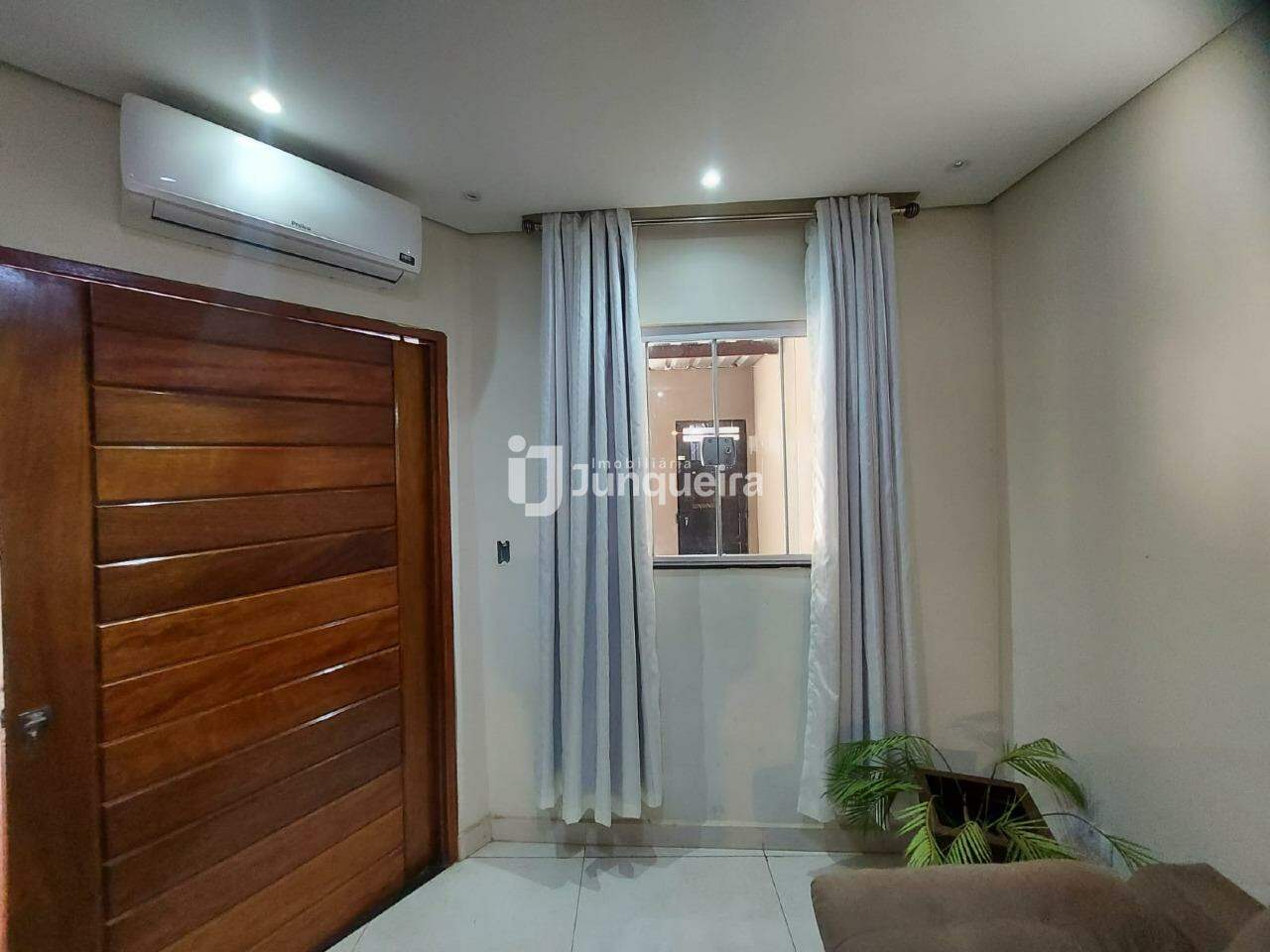 Casa à venda, 3 quartos, sendo 1 suíte, 2 vagas, no bairro Jardim Pacaembu em Piracicaba - SP