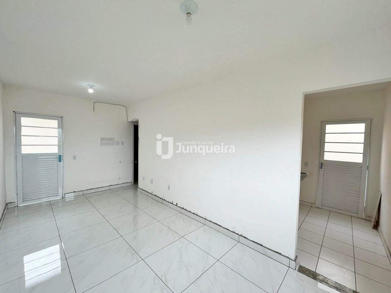 Casa à venda, 2 quartos, 1 vaga, no bairro Comviva em Piracicaba - SP