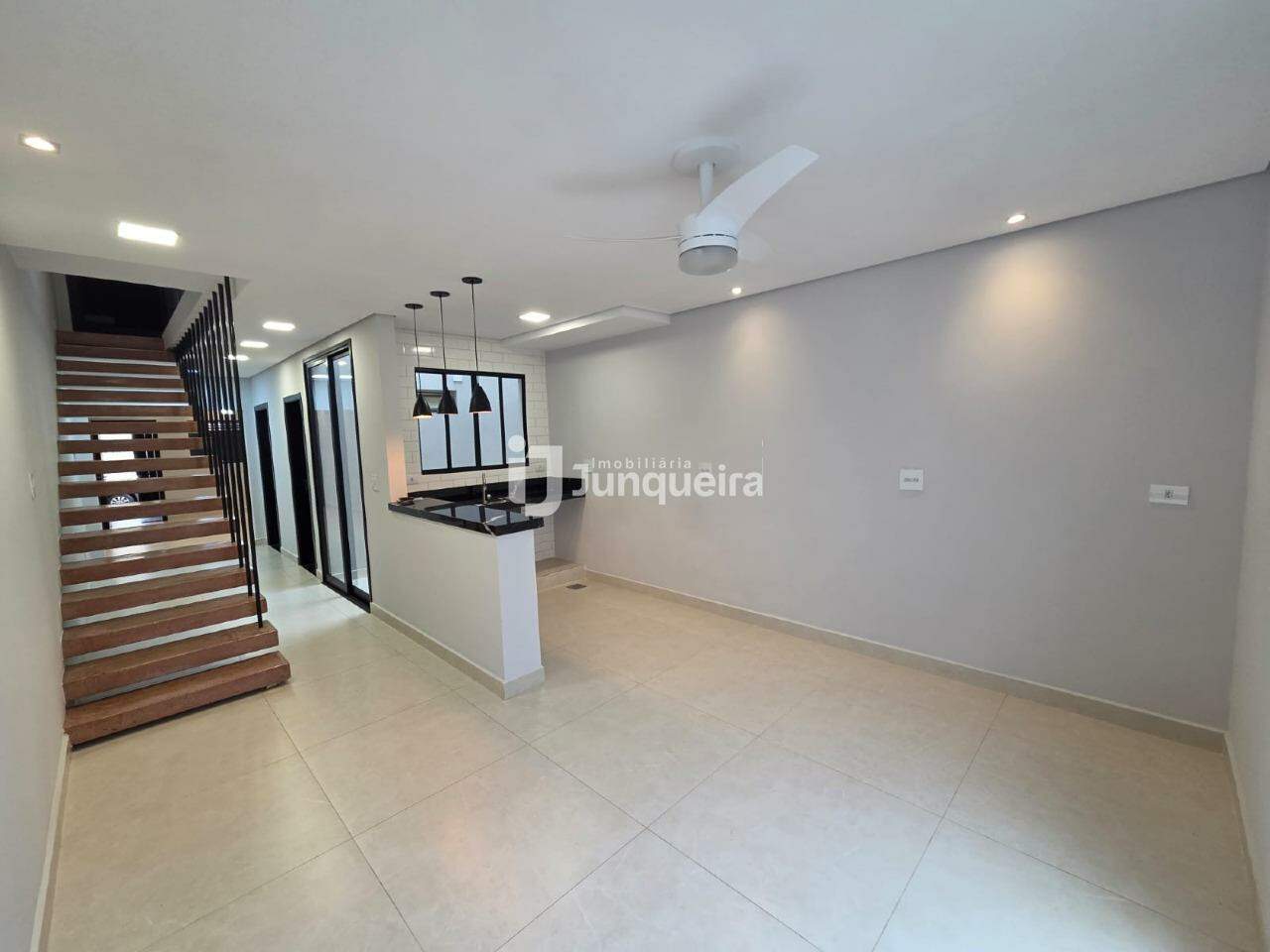 Casa para alugar, 2 quartos, sendo 2 suítes, 2 vagas, no bairro Alto em Piracicaba - SP