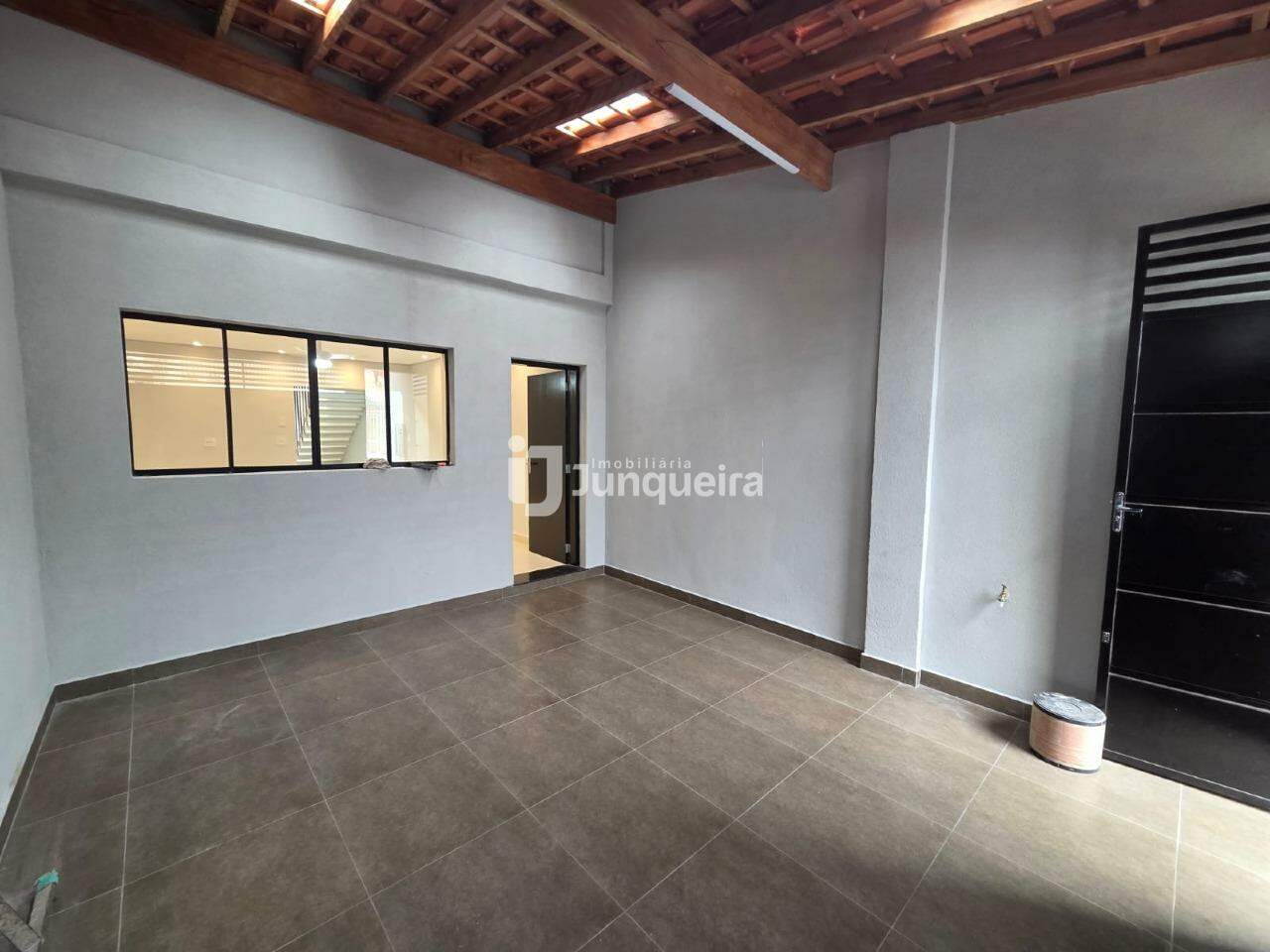 Casa para alugar, 2 quartos, sendo 2 suítes, 2 vagas, no bairro Alto em Piracicaba - SP