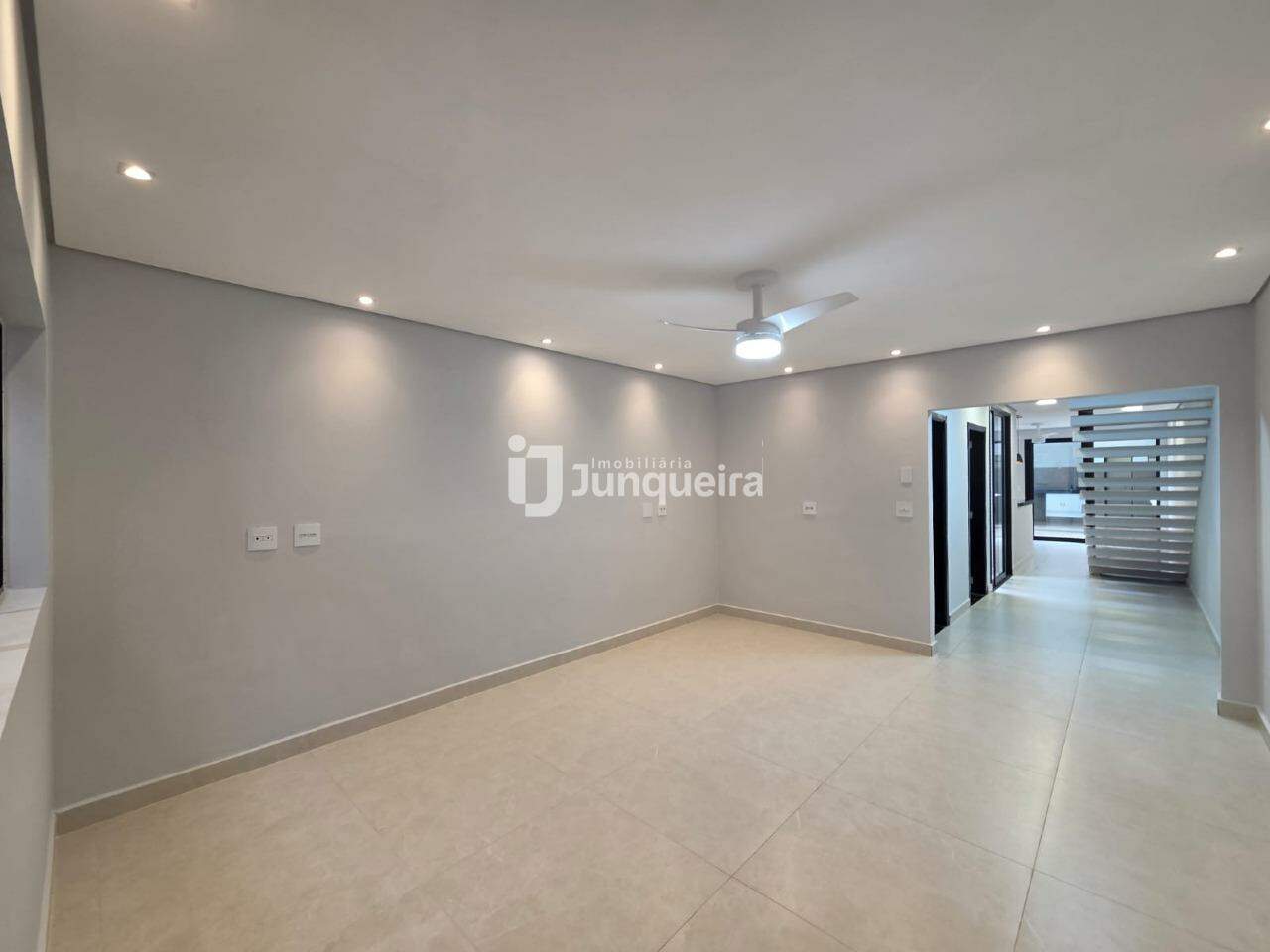 Casa para alugar, 2 quartos, sendo 2 suítes, 2 vagas, no bairro Alto em Piracicaba - SP