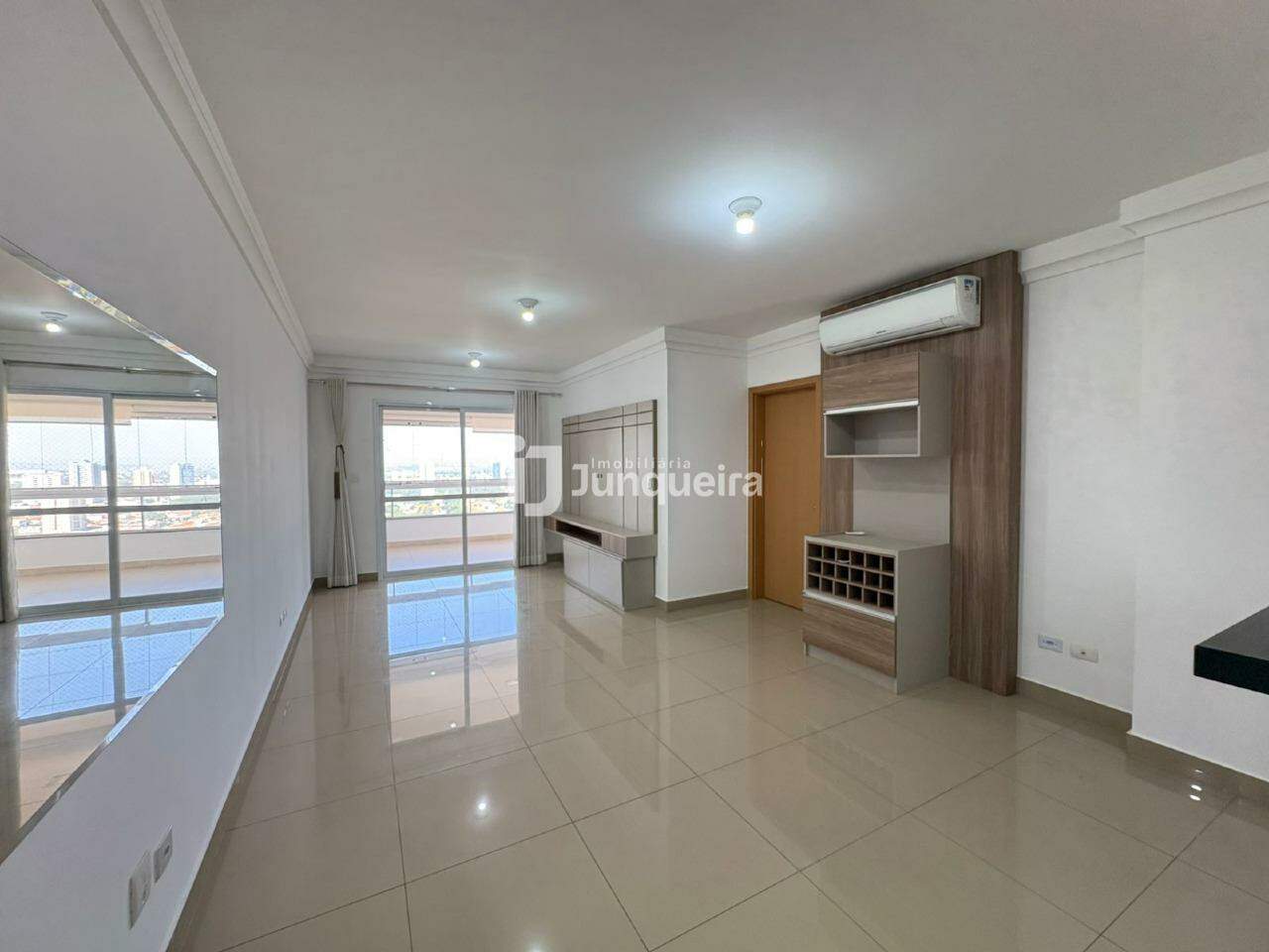 Apartamento à venda no Terraço Maronella, 3 quartos, sendo 1 suíte, 2 vagas, no bairro Alemães em Piracicaba - SP