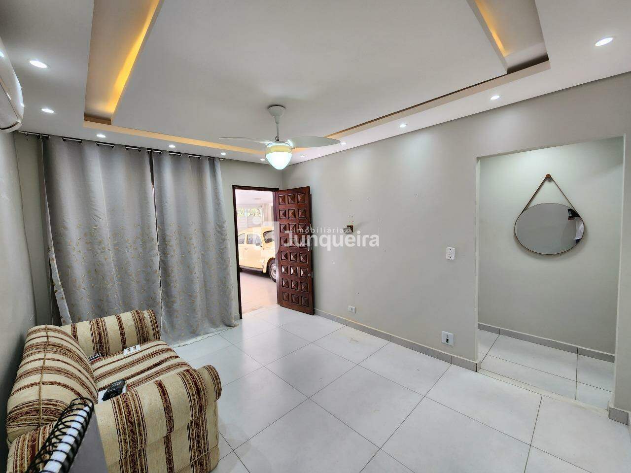 Casa à venda, 2 quartos, 2 vagas, no bairro Parque Santa Cecília em Piracicaba - SP