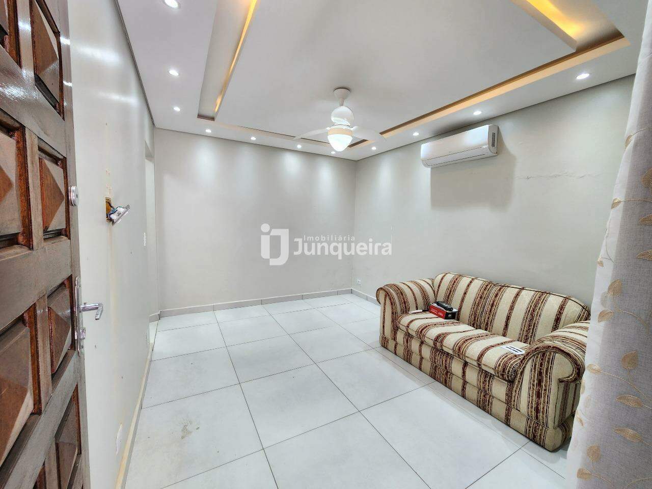 Casa à venda, 2 quartos, 2 vagas, no bairro Parque Santa Cecília em Piracicaba - SP